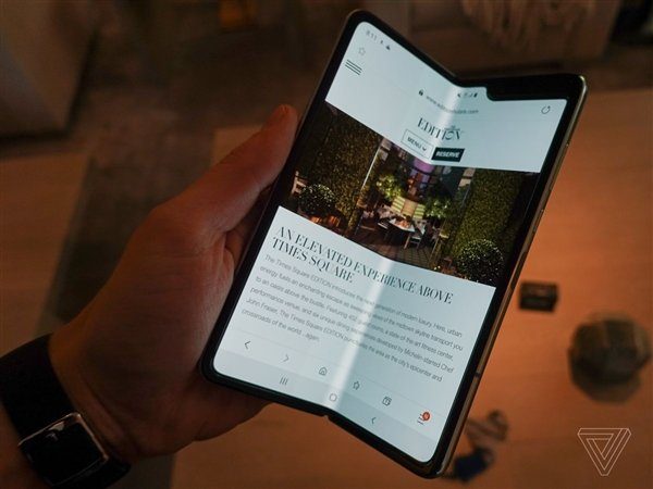 Изгиб при складывании также просматривается