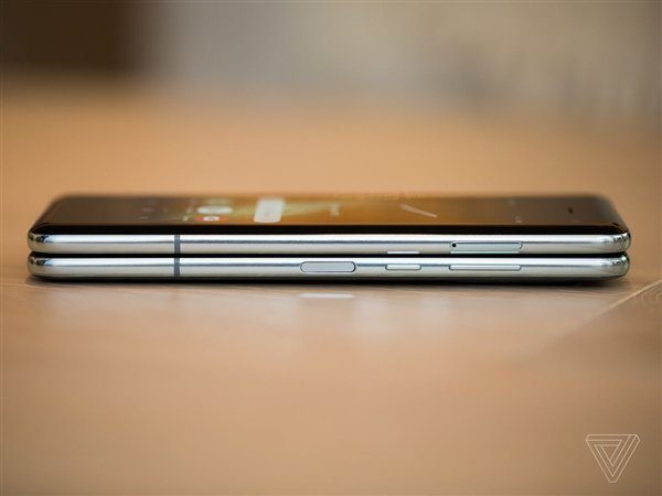 Чем заняты грани смартфона