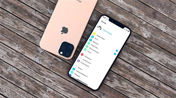 iPhone 11 в золотом цвете