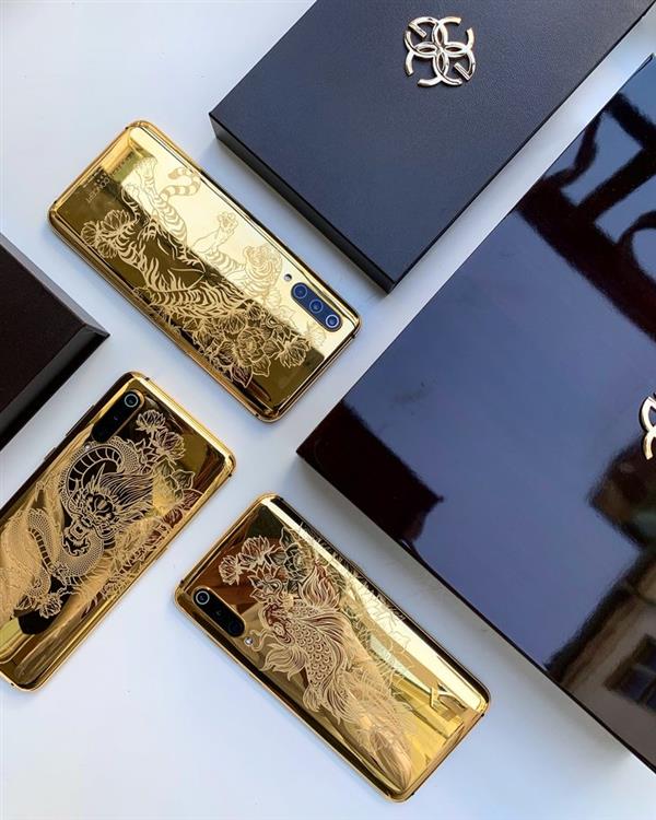 Xiaomi Mi 9 с золотой задней панелью 24 карата