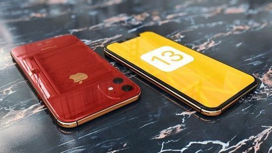 iPhone XIR в красном цвете