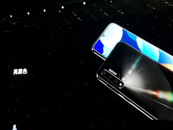 Смартфон в черном цвете