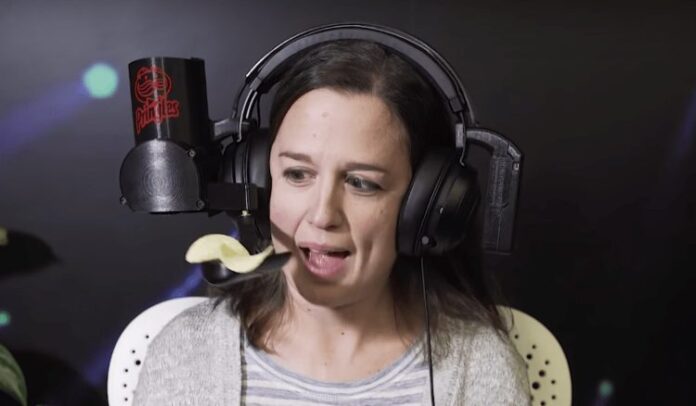 Наушники Hunger Hammer, которые умеют кормить чипсами Pringles