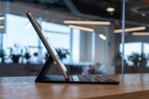 Компания Huawei выпустит MatePad Pro с беспроводной зарядкой
