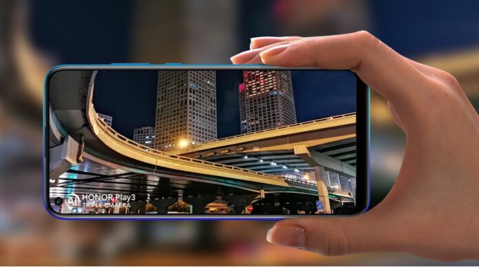 Смартфон Honor Play 3 подешевел на 35 долларов