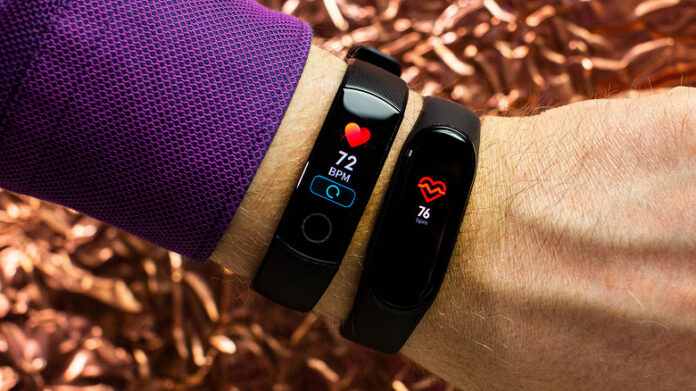 Новое обновление добавит в Xiaomi Mi Band 5 и Amazfit Band 5 функцию измерения температуры