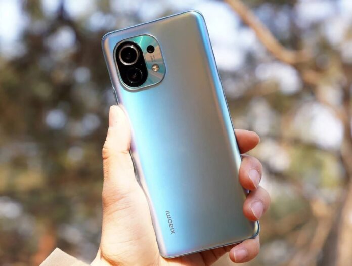 Новейший смартфон Xiaomi Mi 11 разочаровал китайских журналистов