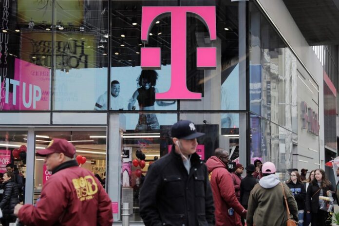 Хаккеры украли данные 7.8 млн клиентов T-Mobile US
