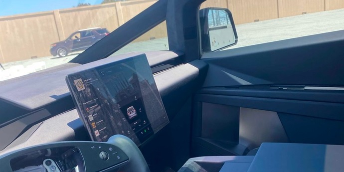 Салон електропікапа Cybertruck