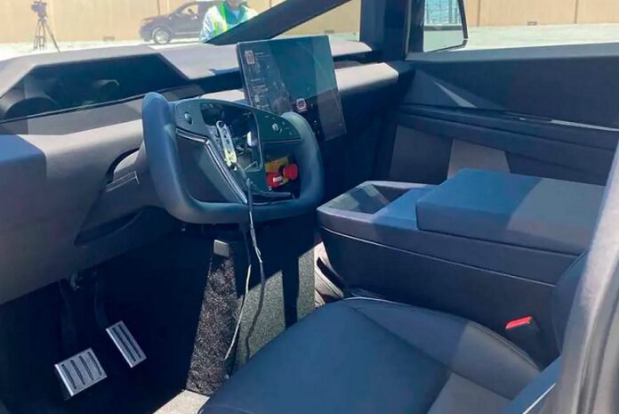 Салон электропикапа Cybertruck