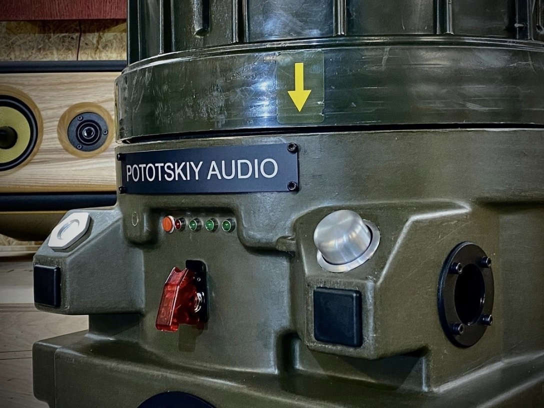 Дизайнерская колонка NLAW speaker