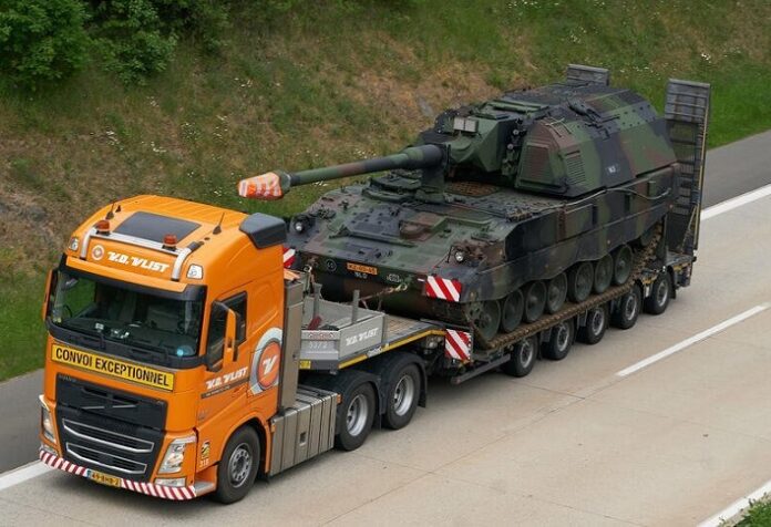 Немецкая САУ PzH 2000