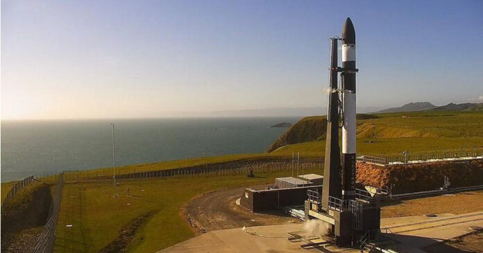 Вертолет Rocket Lab не смог поймать возвращающийся с орбиты ракетный ускоритель
