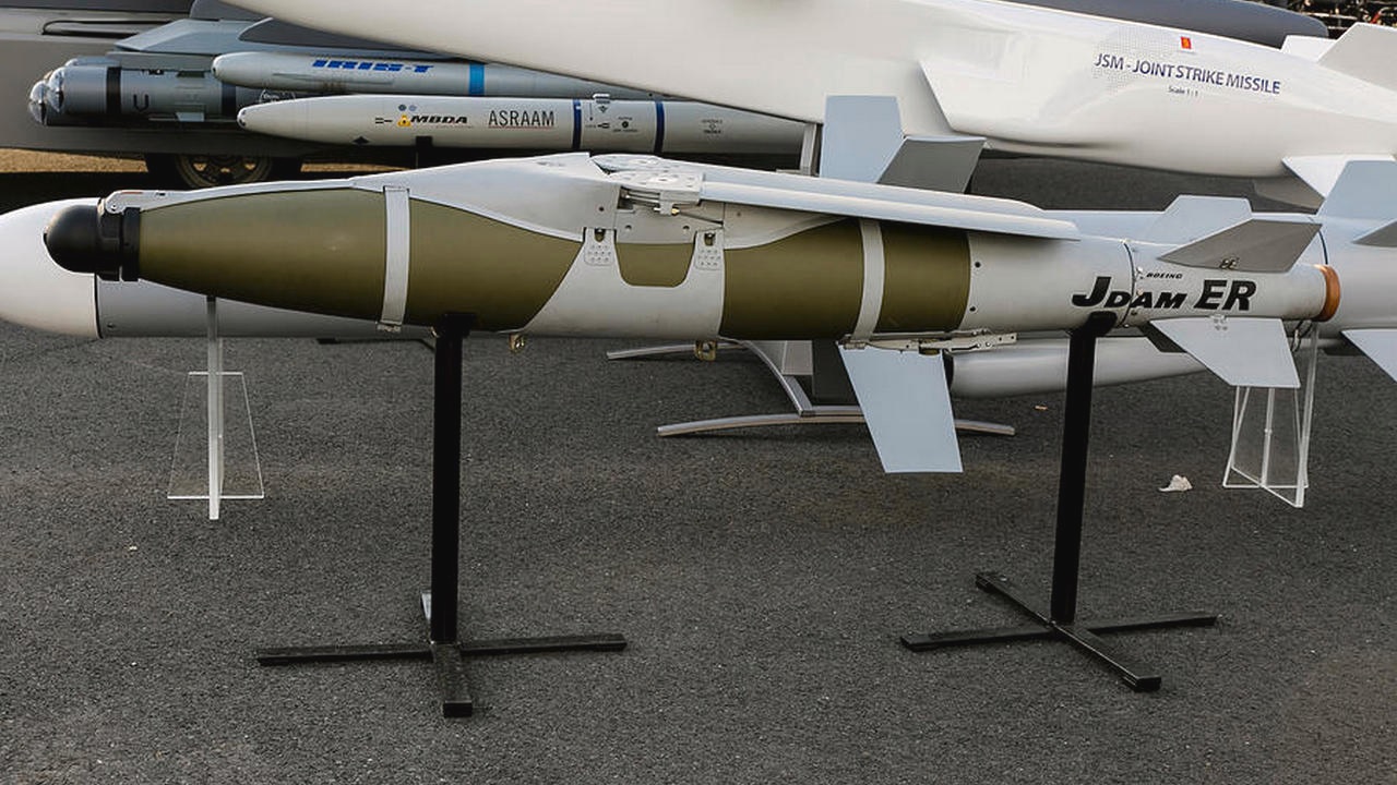 Крилата "розумна" бомба JDAM-ER