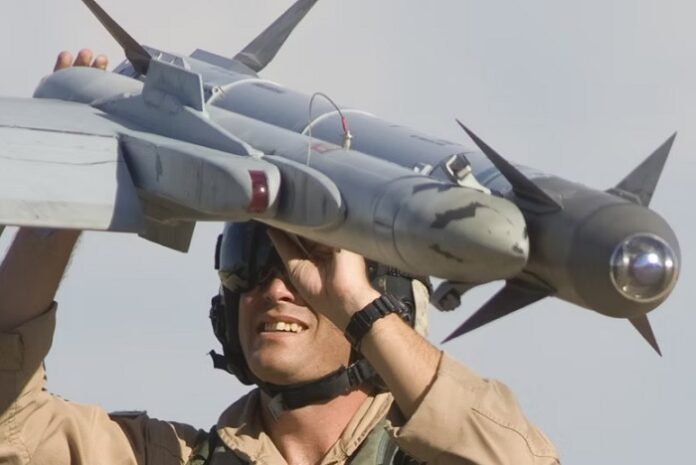 Названа стоимость современной ракеты AIM-9X