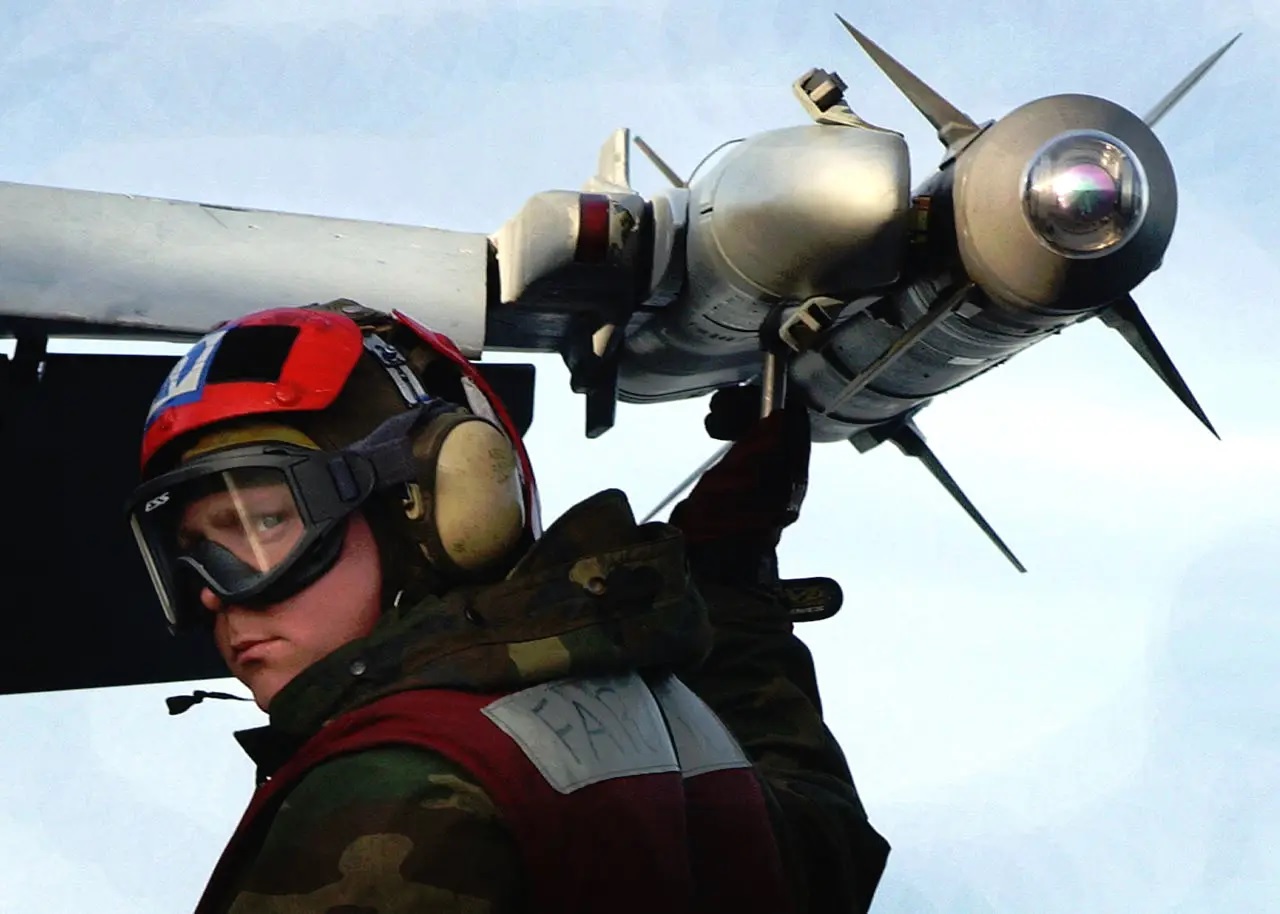 Названа стоимость современной ракеты AIM-9X