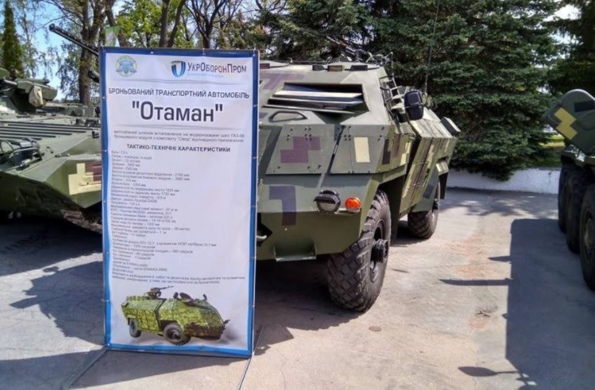 На передовой замечен редкий бронетранспортер "Отаман"