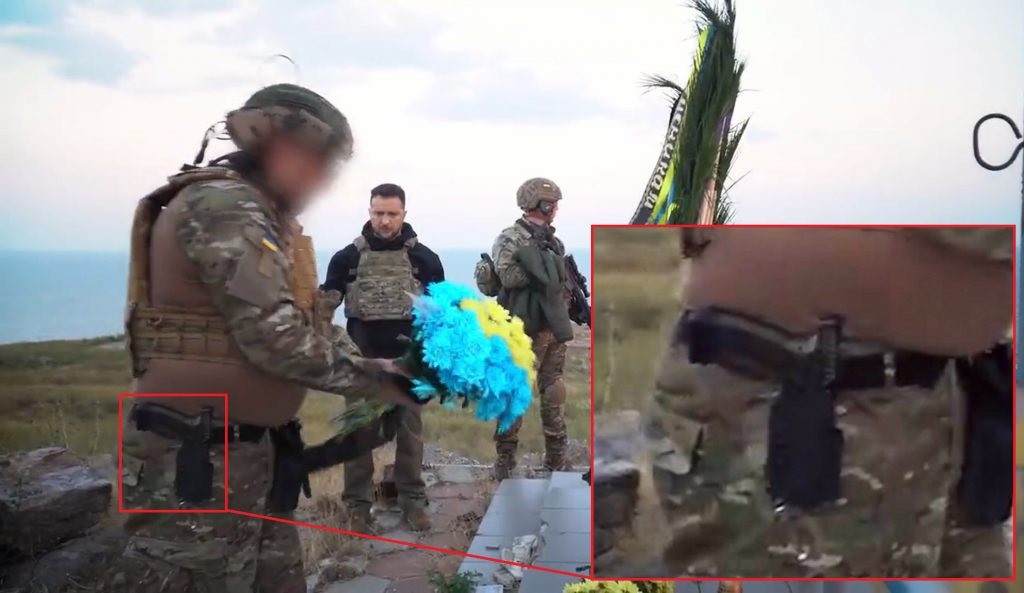 Керівник ГУР користується рідкісним пістолетом Alien width=