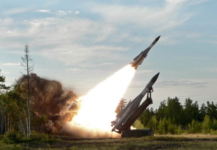 Дальность полета ракеты 5В28 от комплекса С-200 может достигать 600 км