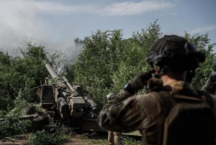 Бойцы ВСУ показали боевое применение французской гаубицы TRF1