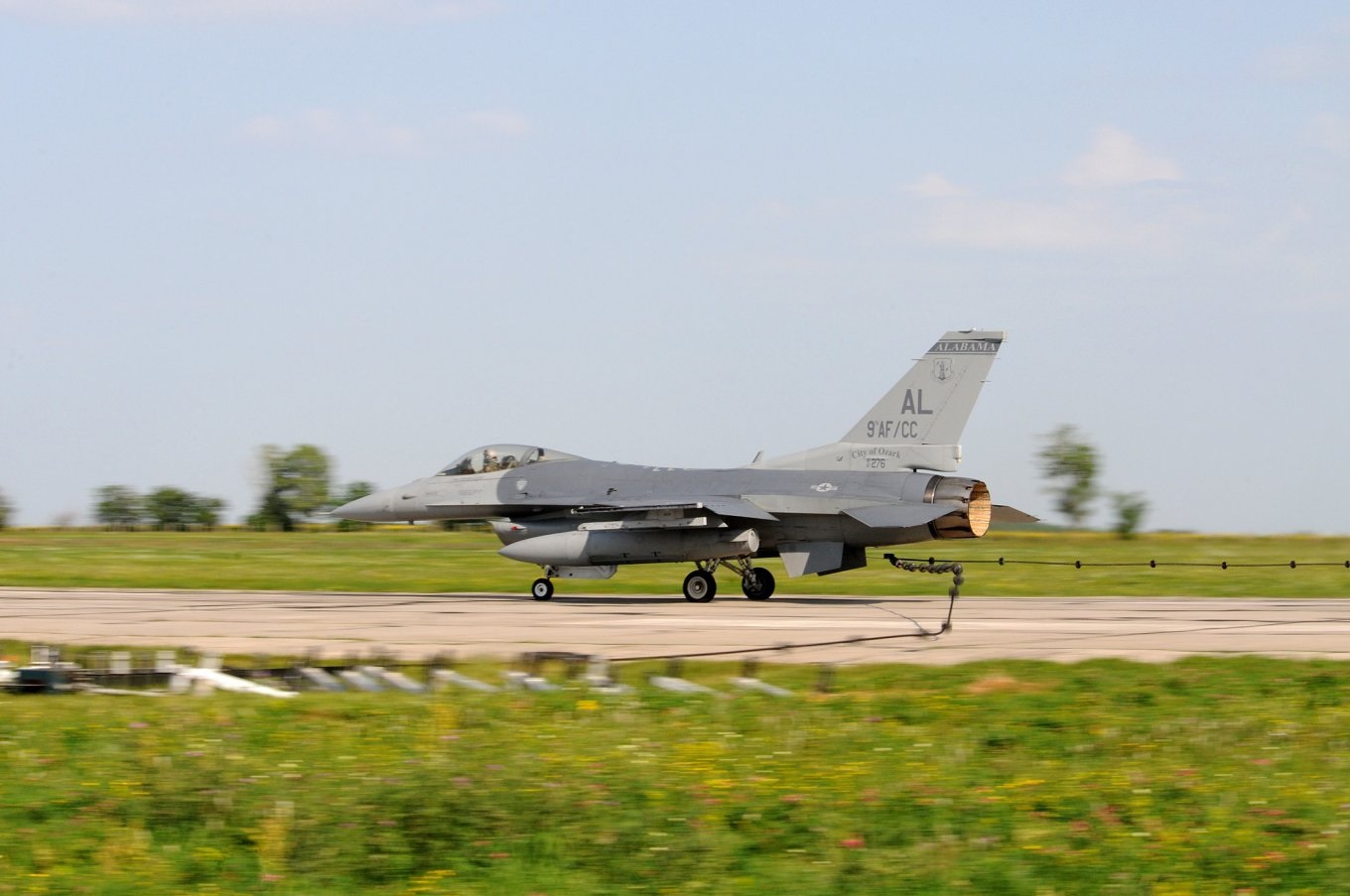 ЗСУ показали фотографії винищувачів F-16 в Україні