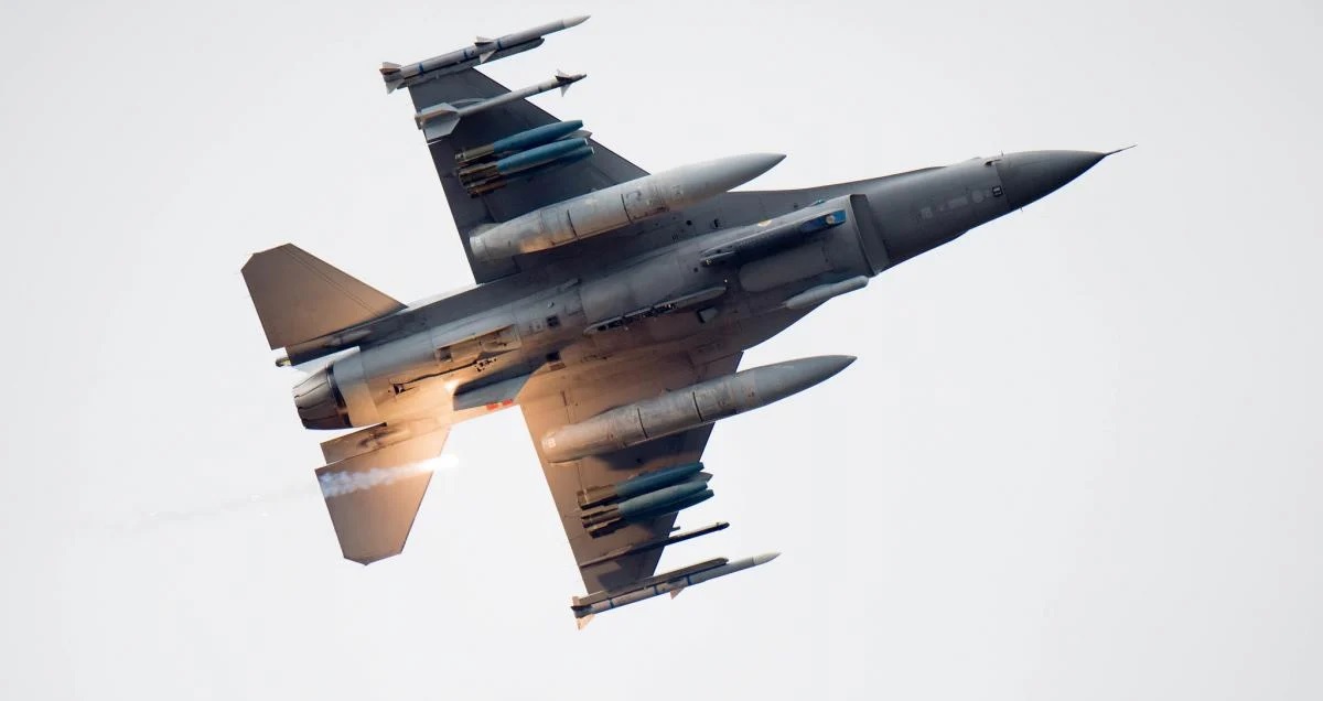 Названо вартість обіцяних Україні винищувачів F-16