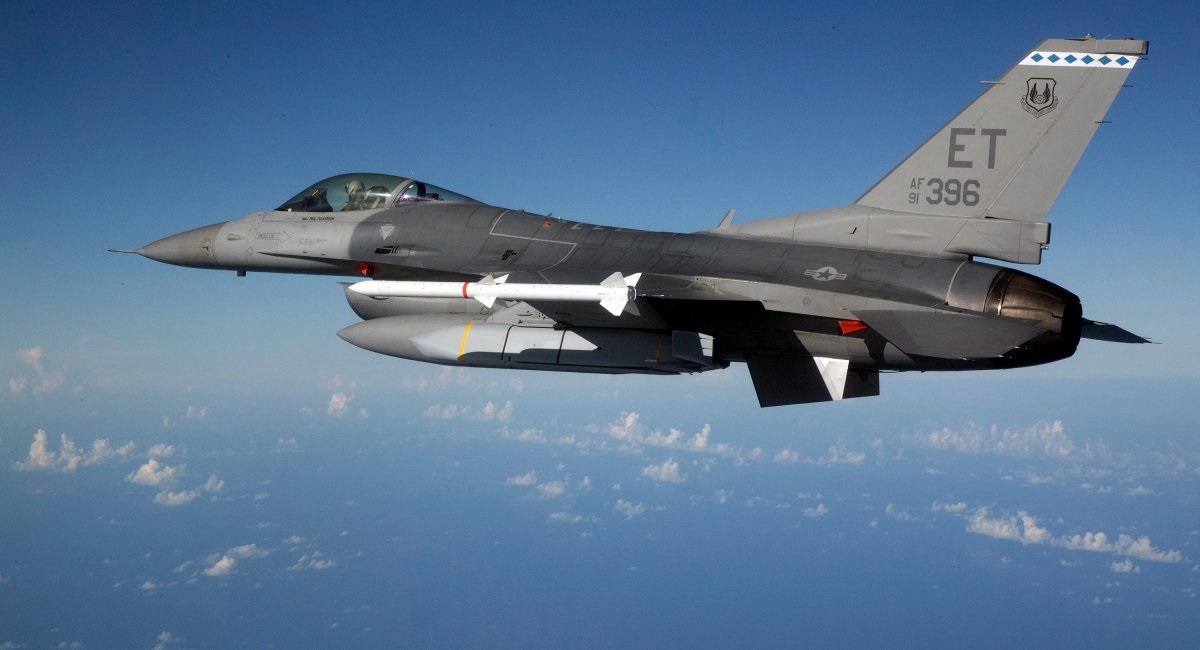 ЗСУ можуть отримати до F-16 крилаті ракетниці JASSM з дальністю польоту 370 км