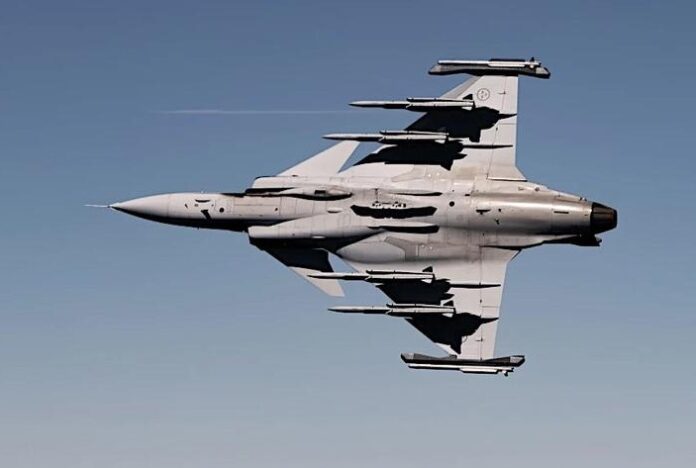 Украинские пилоты преступили к тестированию истребителей JAS 39 Gripen