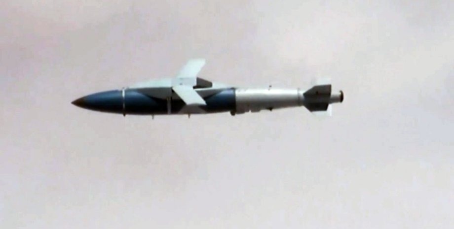 ЗСУ покзаали високоточну бомбу JADAM-ED на підвісі Су-27