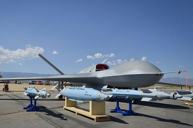 Дрони MQ-20 Avenger навчилися літати роями без операторів