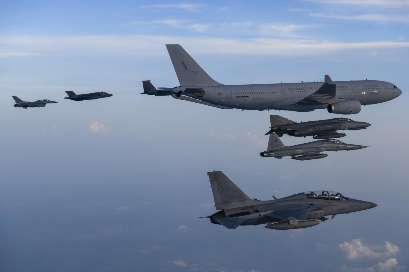 ЗС ЗСУ отримають "зоопарк" винищувачів з Gripen і F-16