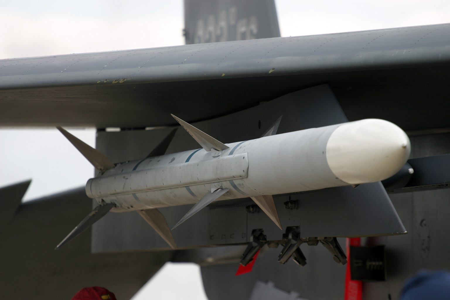 Пентагон розмістив замовлення на поставку ракет AIM-120 для українських F-16