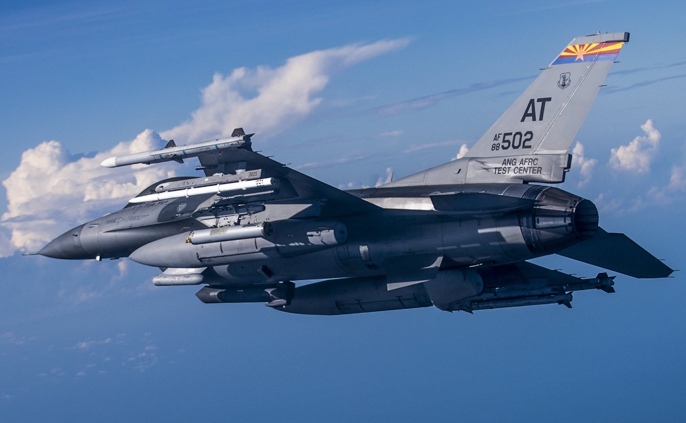 Українські F-16 зможуть нести на борту до 19 ракет APKWS проти Shahed-136