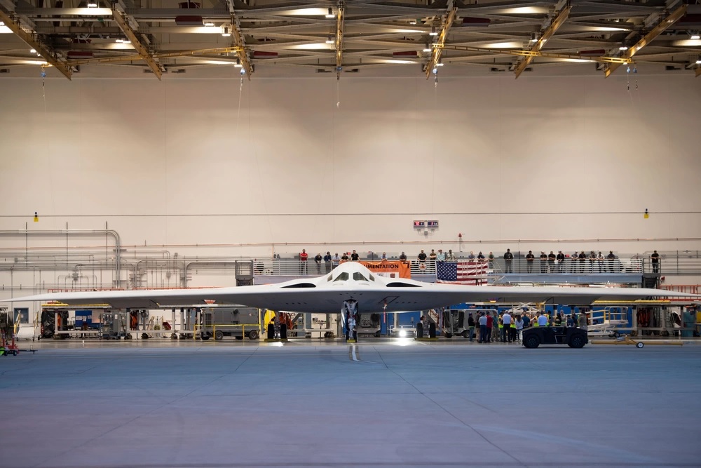 Новітній ракетоносець B-21 Raider постав на нових фото