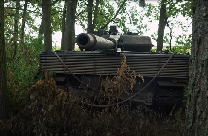Украинские военные адаптируют танки Leopard 2 к реалиям войны