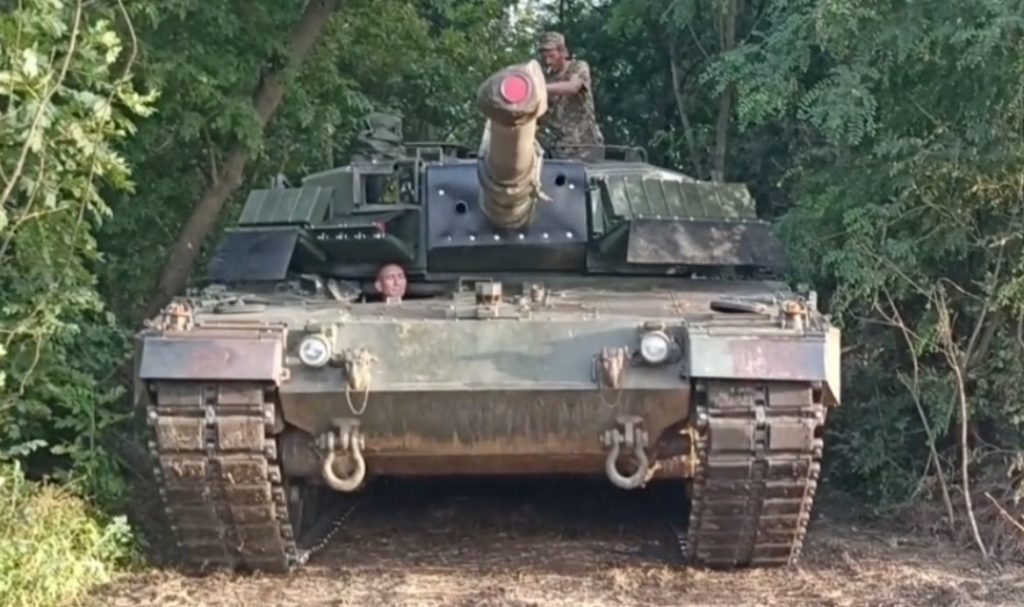 Українські військові адаптують танки Leopard 2 до реалій війни
