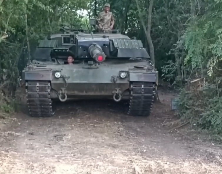 ЗСУ показали танковий бій Leopard 2A6 з двома російськими Т-80БВ