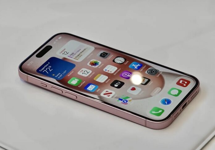 Владельцы iPhone 15 начали жаловаться на дребезжащий динамик