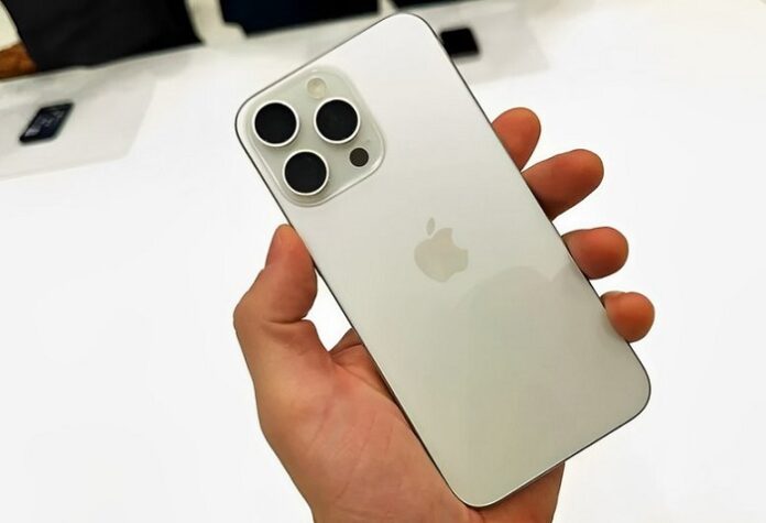 С выходом iOS 17.0.3 прблема с перегревом новых айфонов никуда не делась