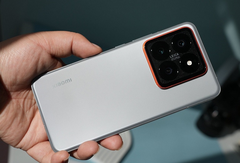Xiaomi 14 Pro в титановом корпусе предстал на живых фото