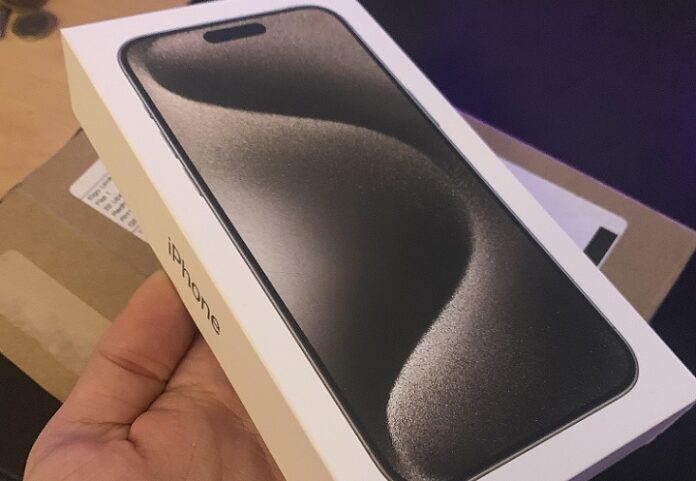 Вместо заказанного у Apple топового iPhone 15 покупатель получил Android-подделку