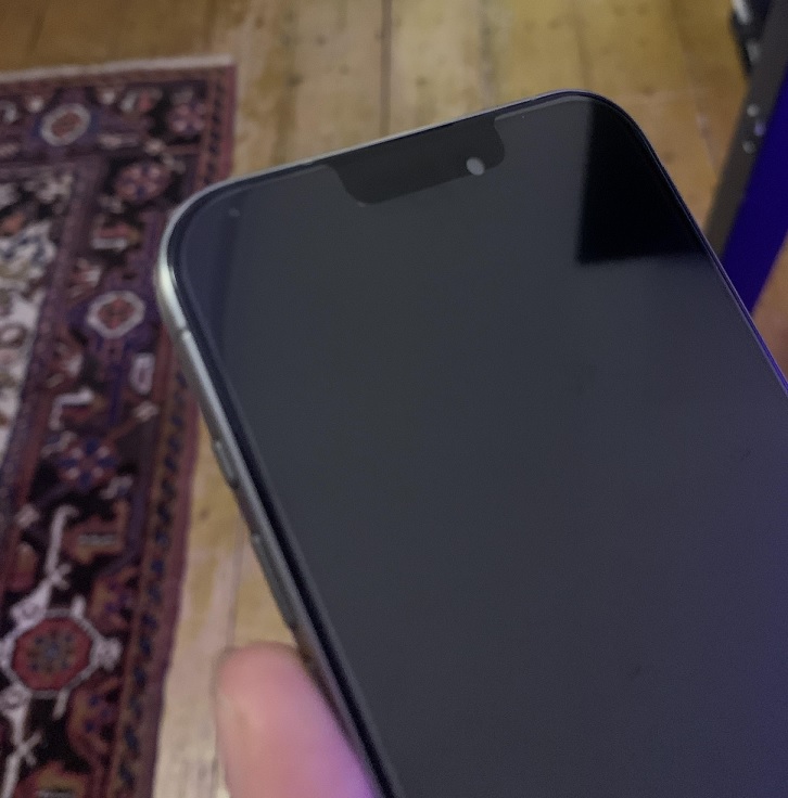 Вместо заказанного у Apple топового iPhone 15 покупатель получил Android-подделку