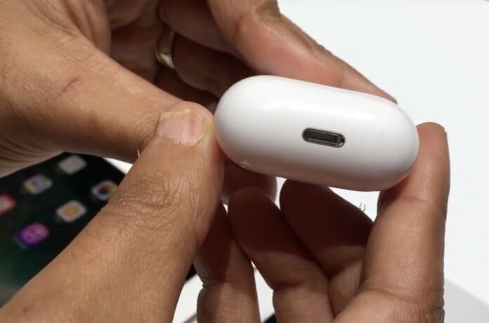 Владельцам «старых» AirPods Pro стали доступны зарядные кейсы с USB-C