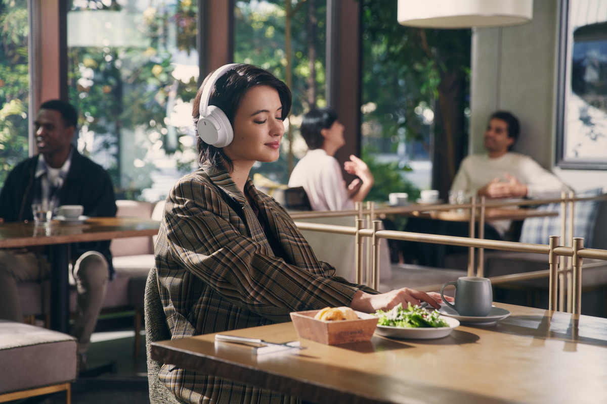 Полноразмерные наушники Sony WH-CH720N с шумопоглощением, накладные Sony WH-CH520 и флагманские Sony WH-1000XM5 стали доступны для покупки в Украине
