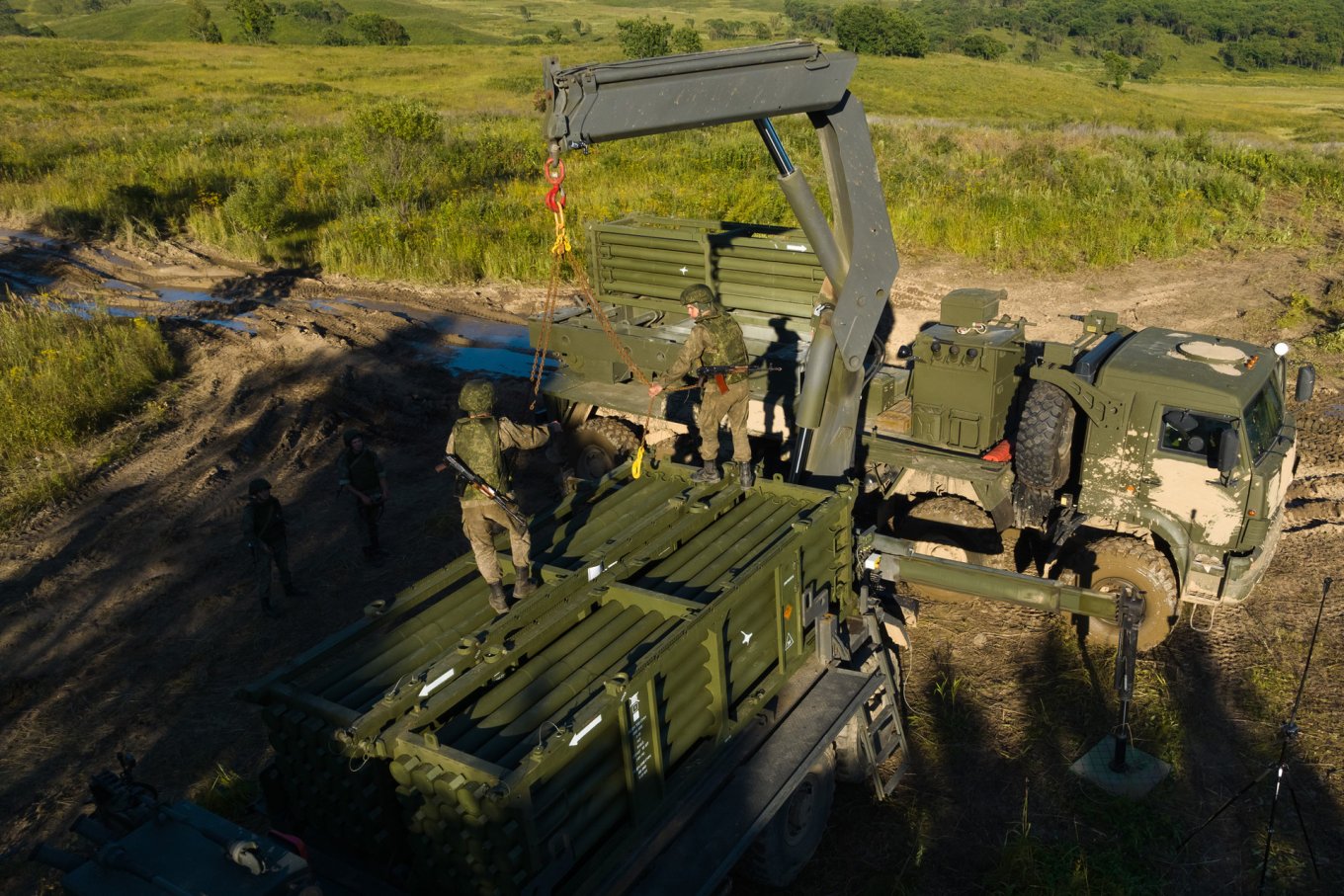 Россия представила бикалиберную РСЗО "Возрождение" на базе системы дистанционного разминирования "Земледелие"